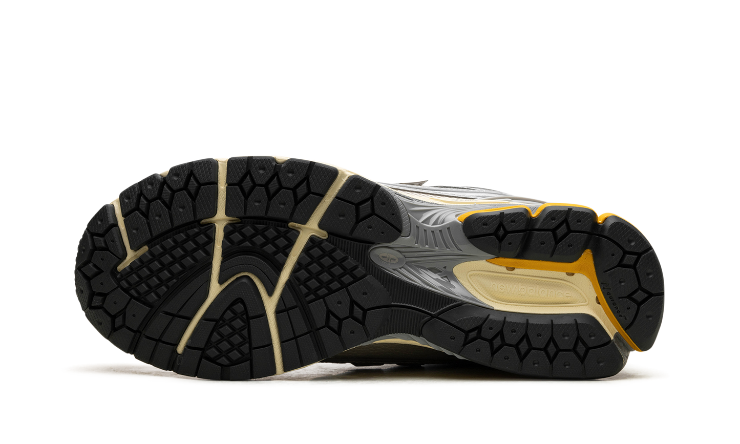 1906R "Metallic Silver Yellow"