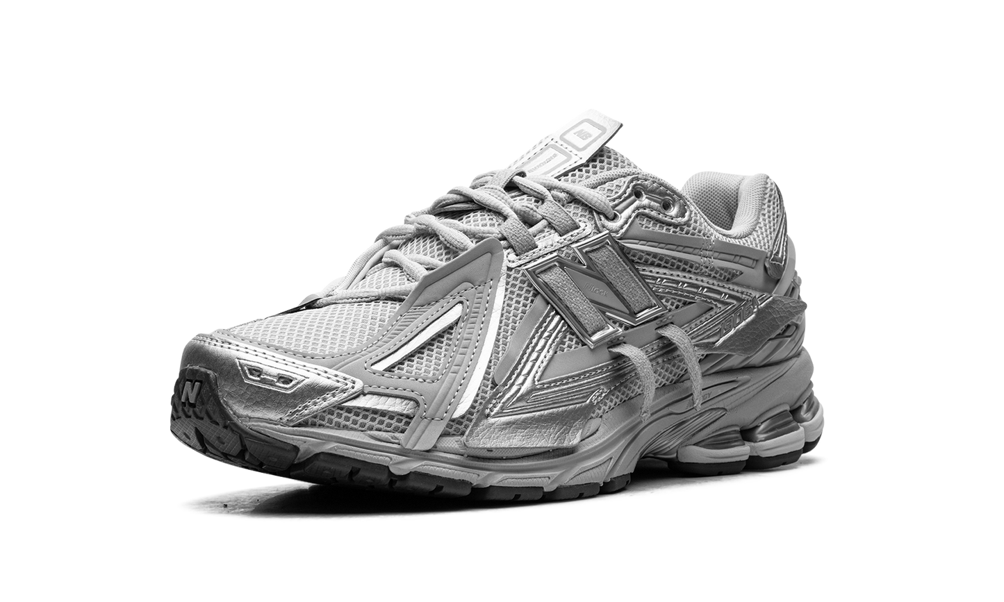 1906A "Concrete Silver Metallic"