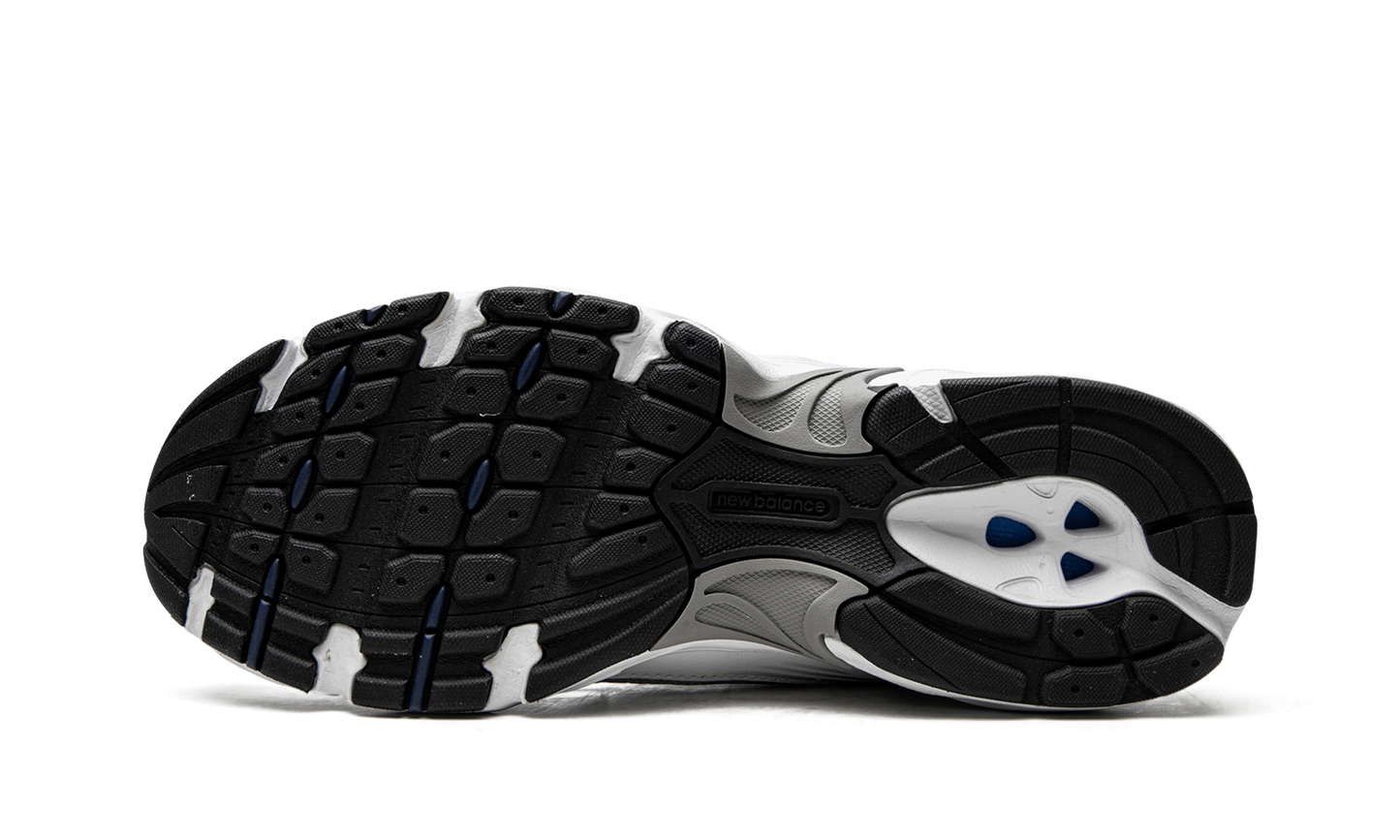 530 "WHITE/SILVER/NAVY"