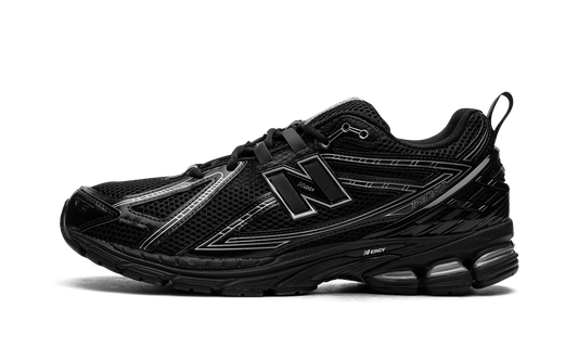 1906R "Black / Silver"