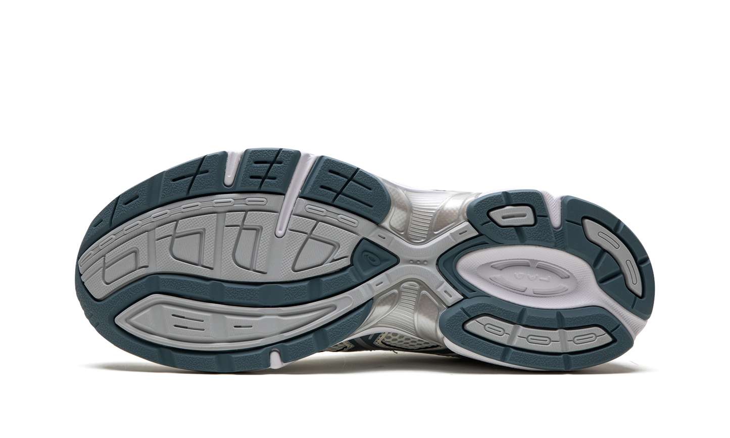 Gel-1130 "Cream / Ironclad"