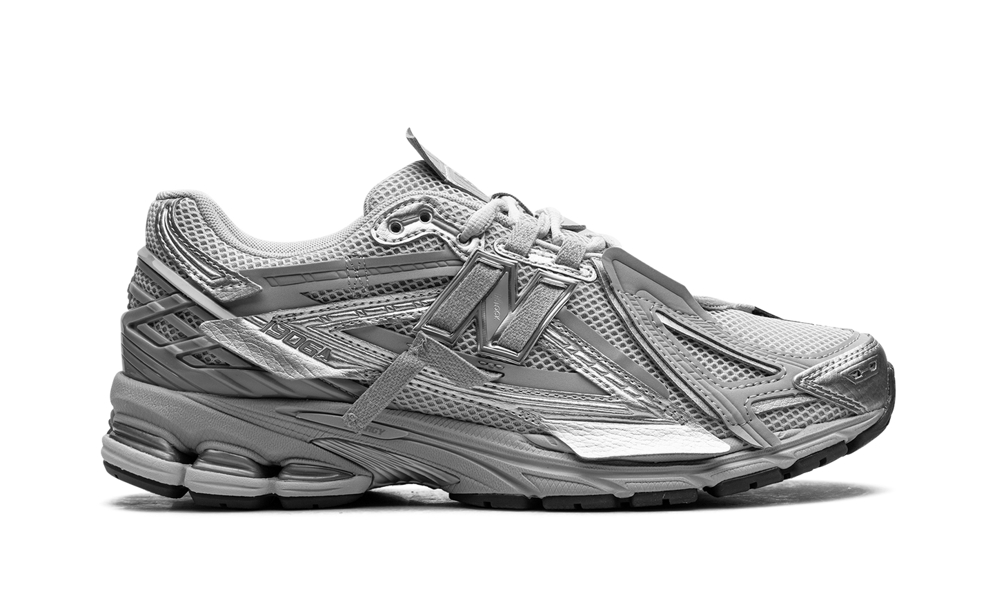 1906A "Concrete Silver Metallic"