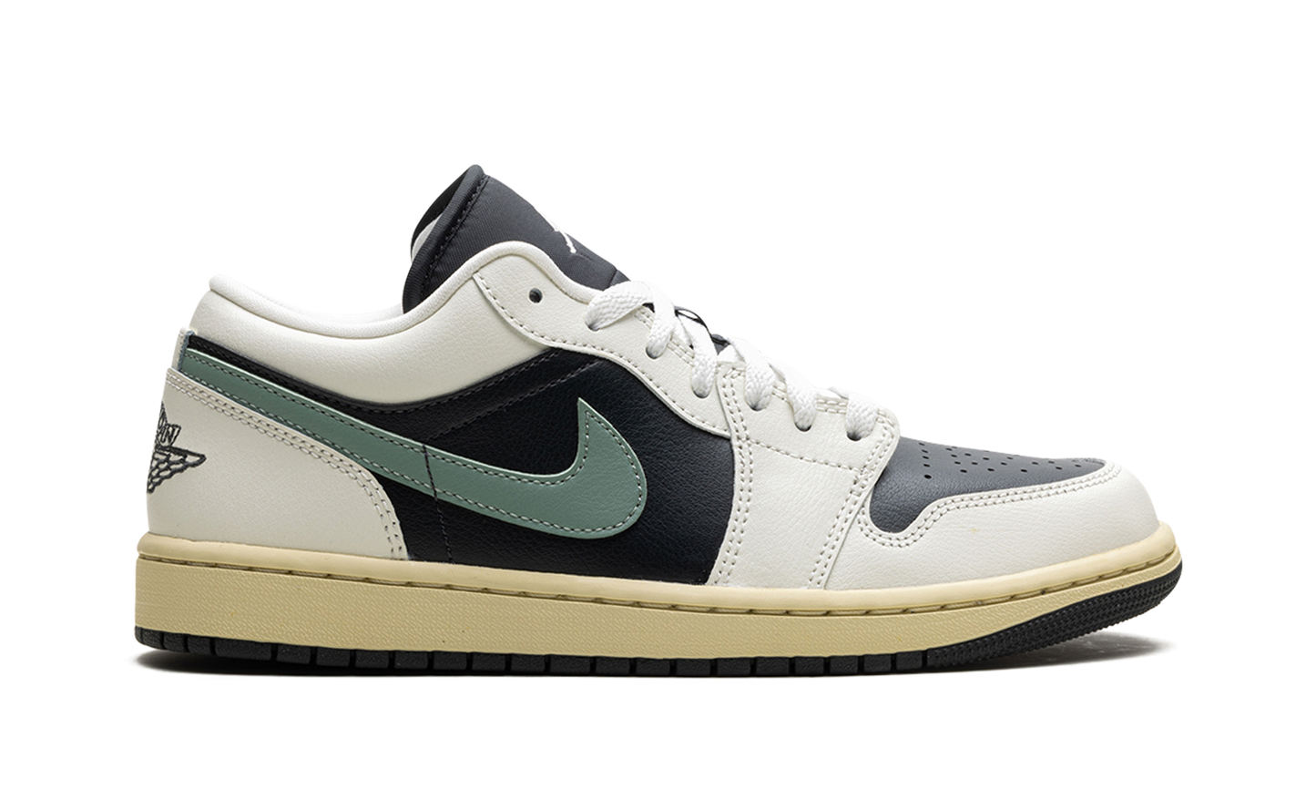 Air Jordan 1 Low WMNS "Jade Smoke"