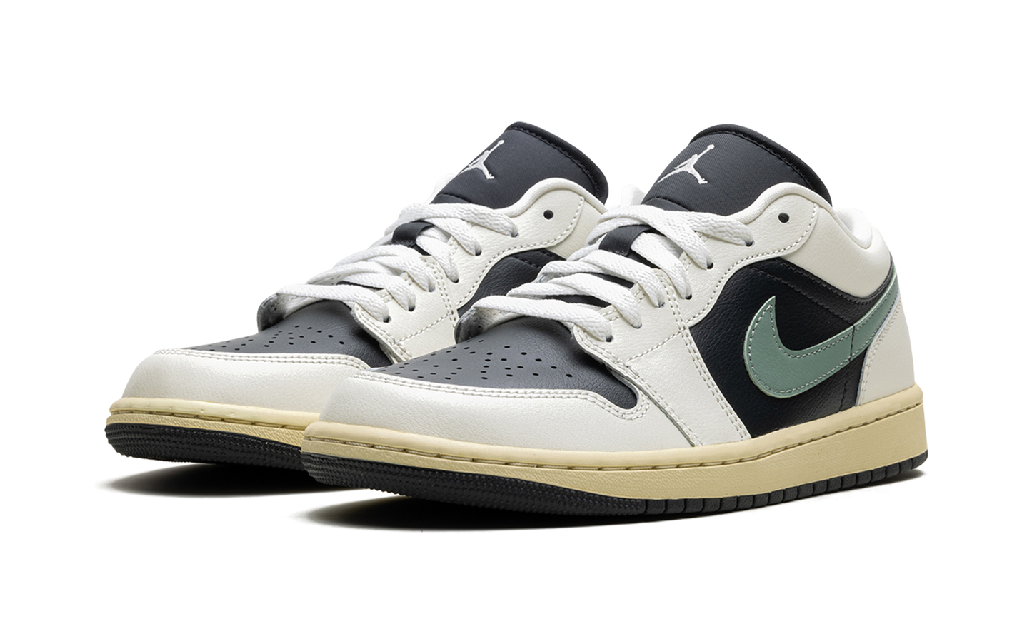 Air Jordan 1 Low WMNS "Jade Smoke"
