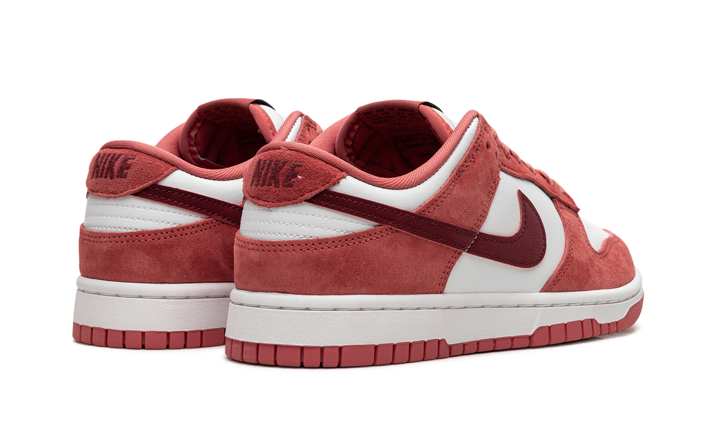 DUNK LOW WMNS "Valentine's Day"