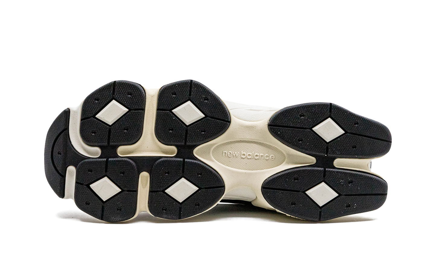 9060 "Black / White"