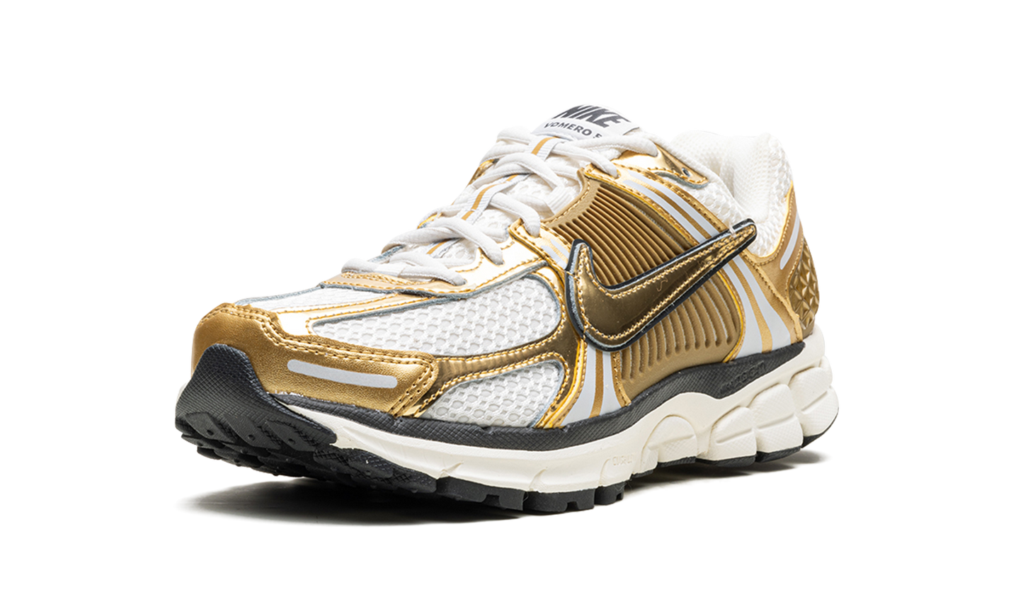 Zoom Vomero 5 WMNS "Metallic Gold"