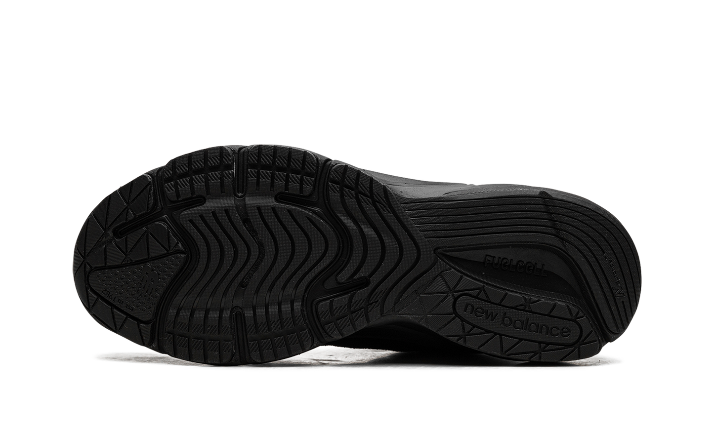 990 v6 "Triple Black"