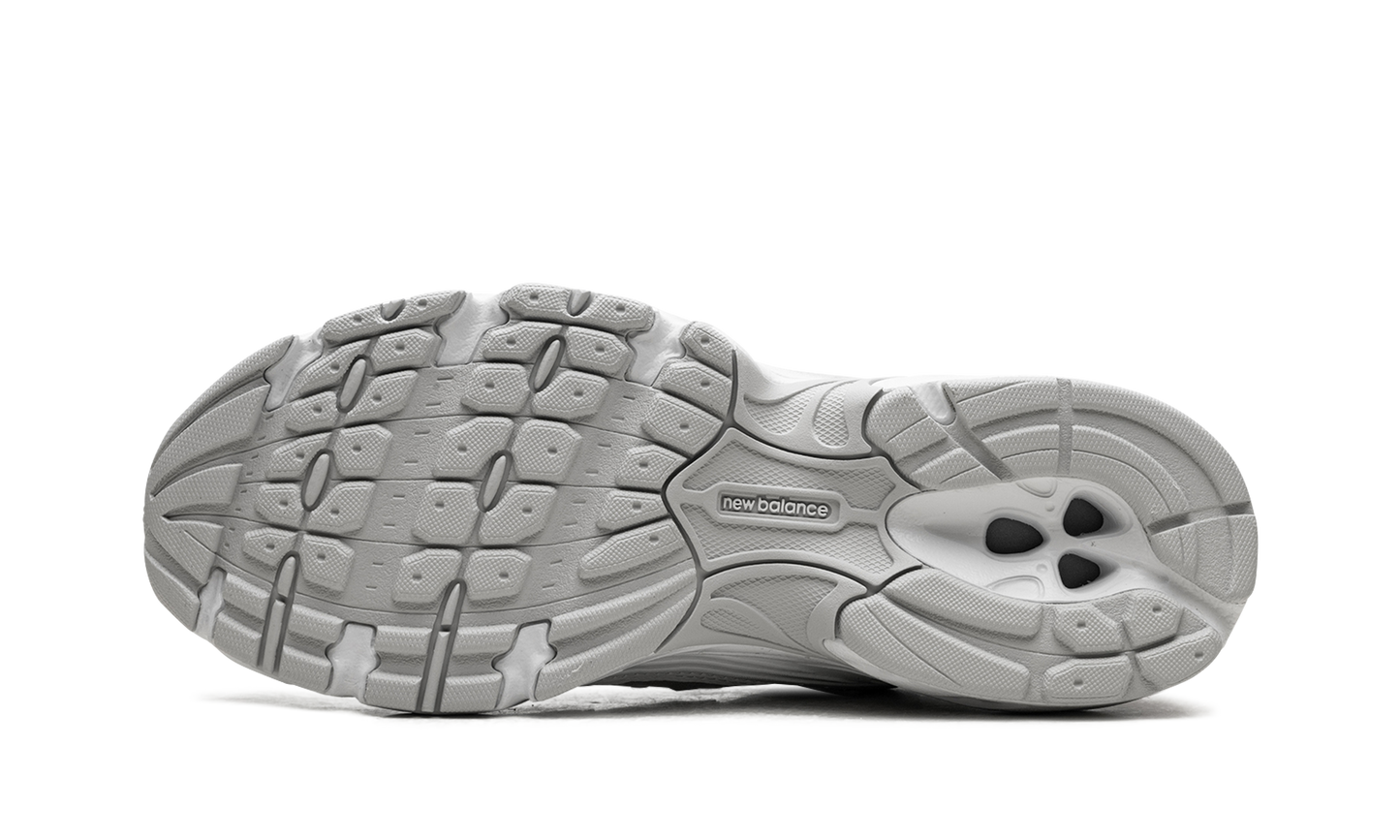 530 "Silver Metallic Polka Dots"