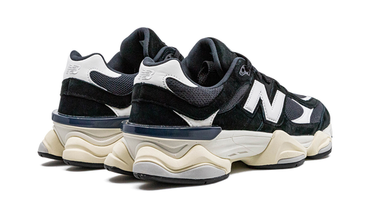 9060 "Black / White"