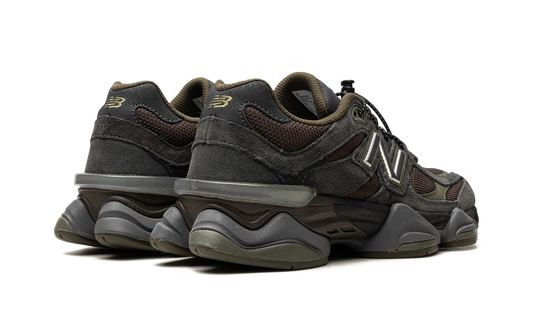 9060 "Blacktop/Dark Moss/Black"