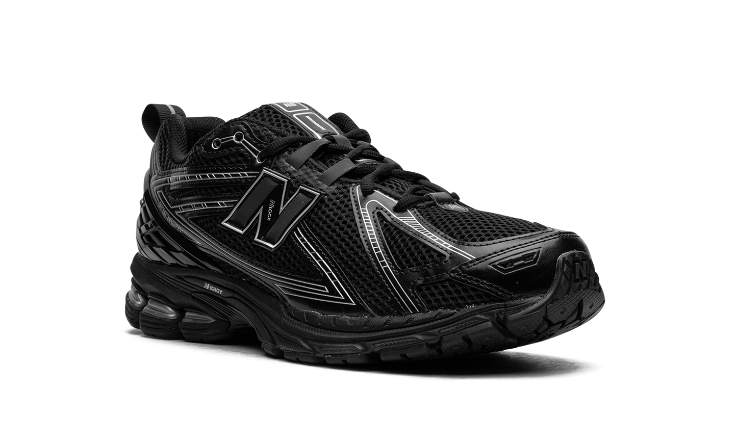 1906R "Black / Silver"