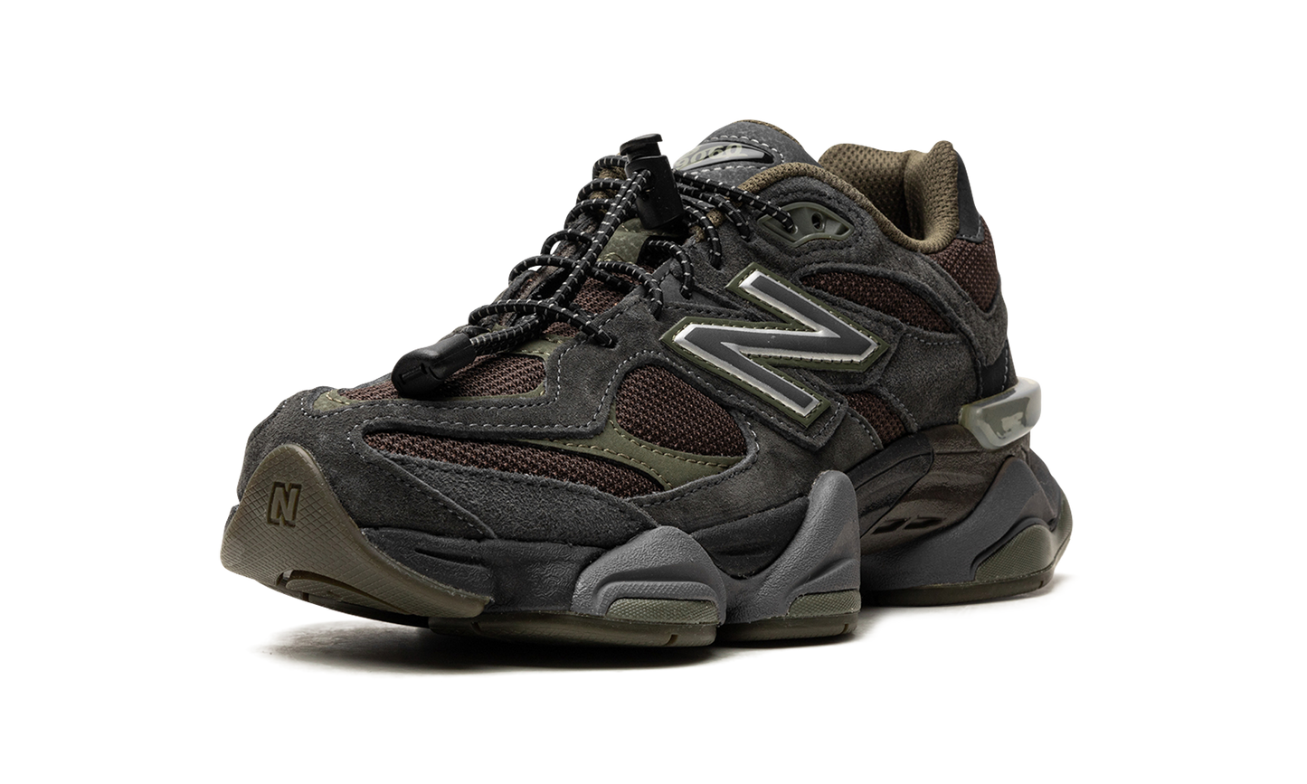 9060 "Blacktop/Dark Moss/Black"