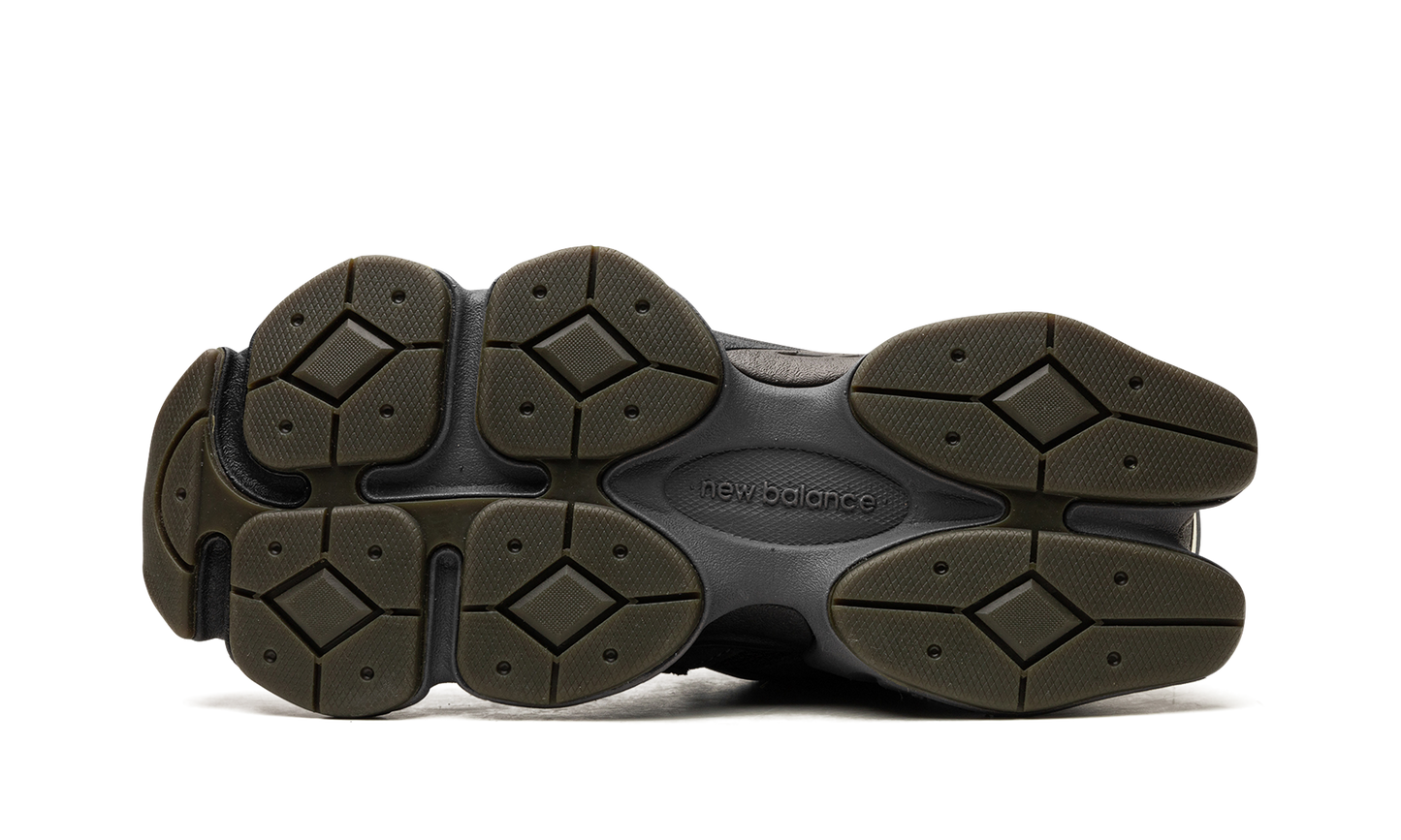 9060 "Blacktop/Dark Moss/Black"