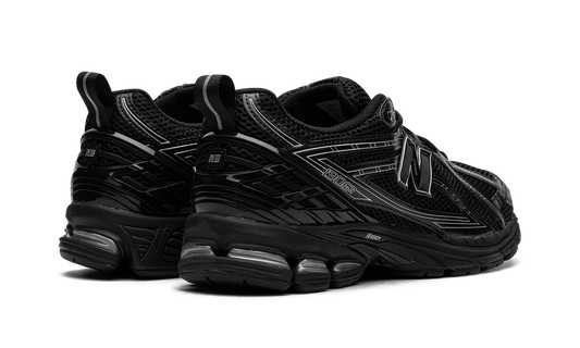 1906R "Black / Silver"