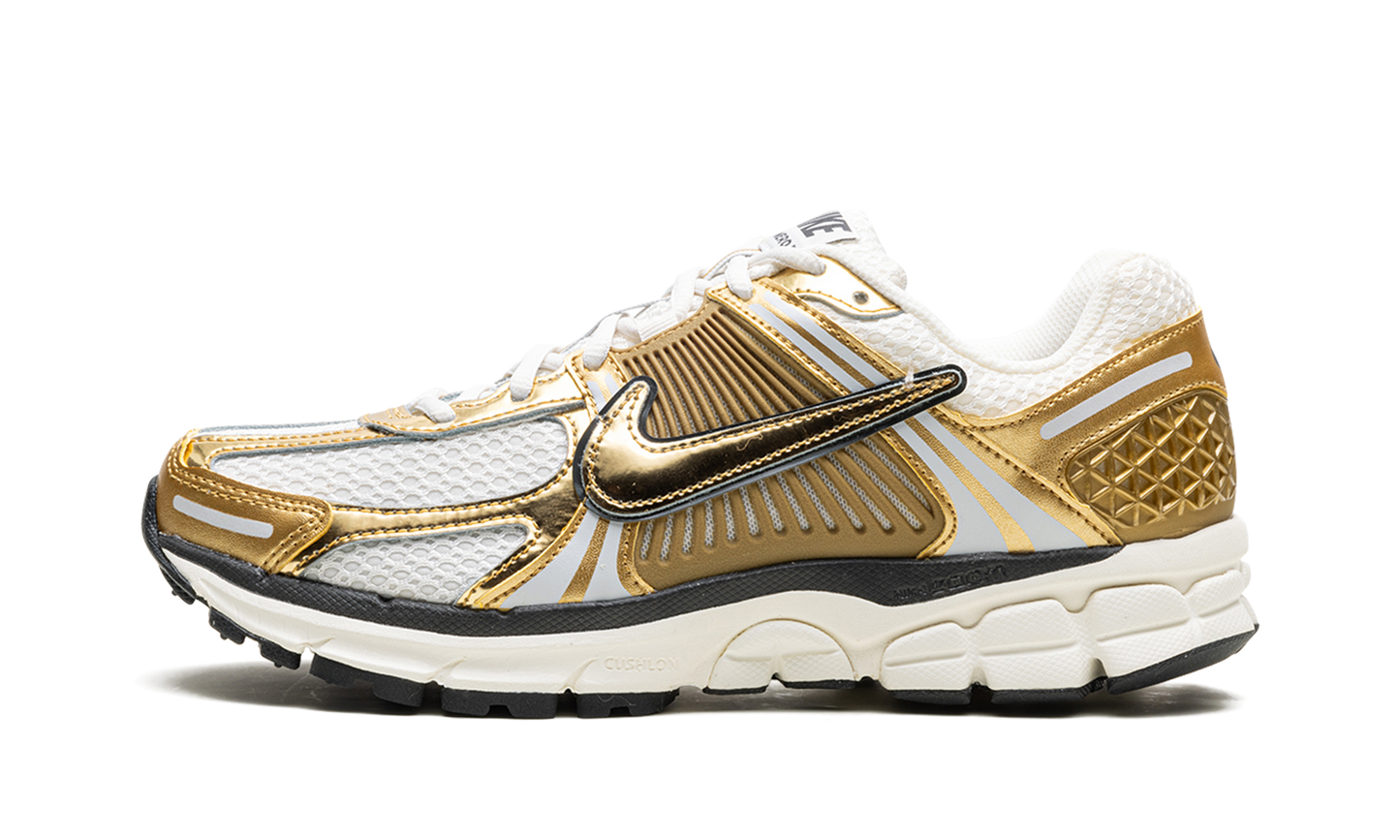 Zoom Vomero 5 WMNS "Metallic Gold"