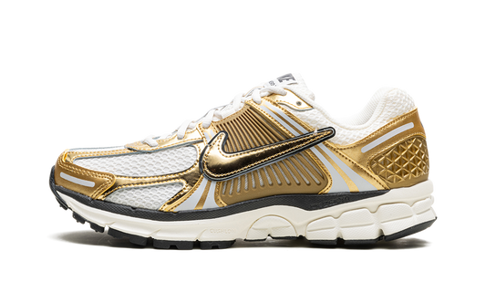 Zoom Vomero 5 WMNS "Metallic Gold"