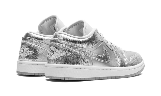 Air Jordan 1 Low SE WMNS "Metallic Silver"
