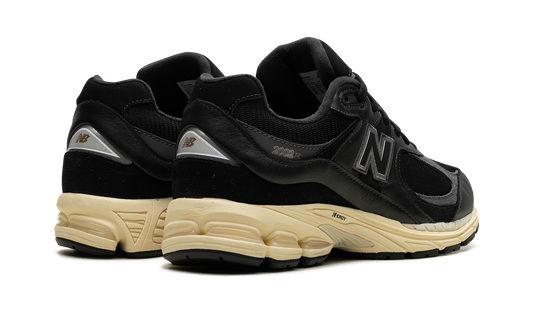 M2002R "Vintage Black White"