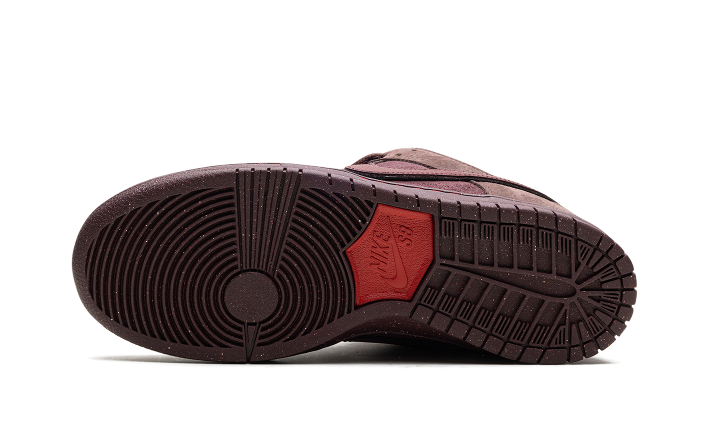 SB Dunk Low "City of Love"