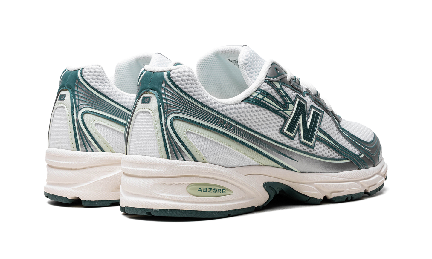 740 "White / Marsh Green"