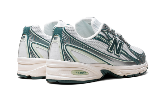 740 "White / Marsh Green"