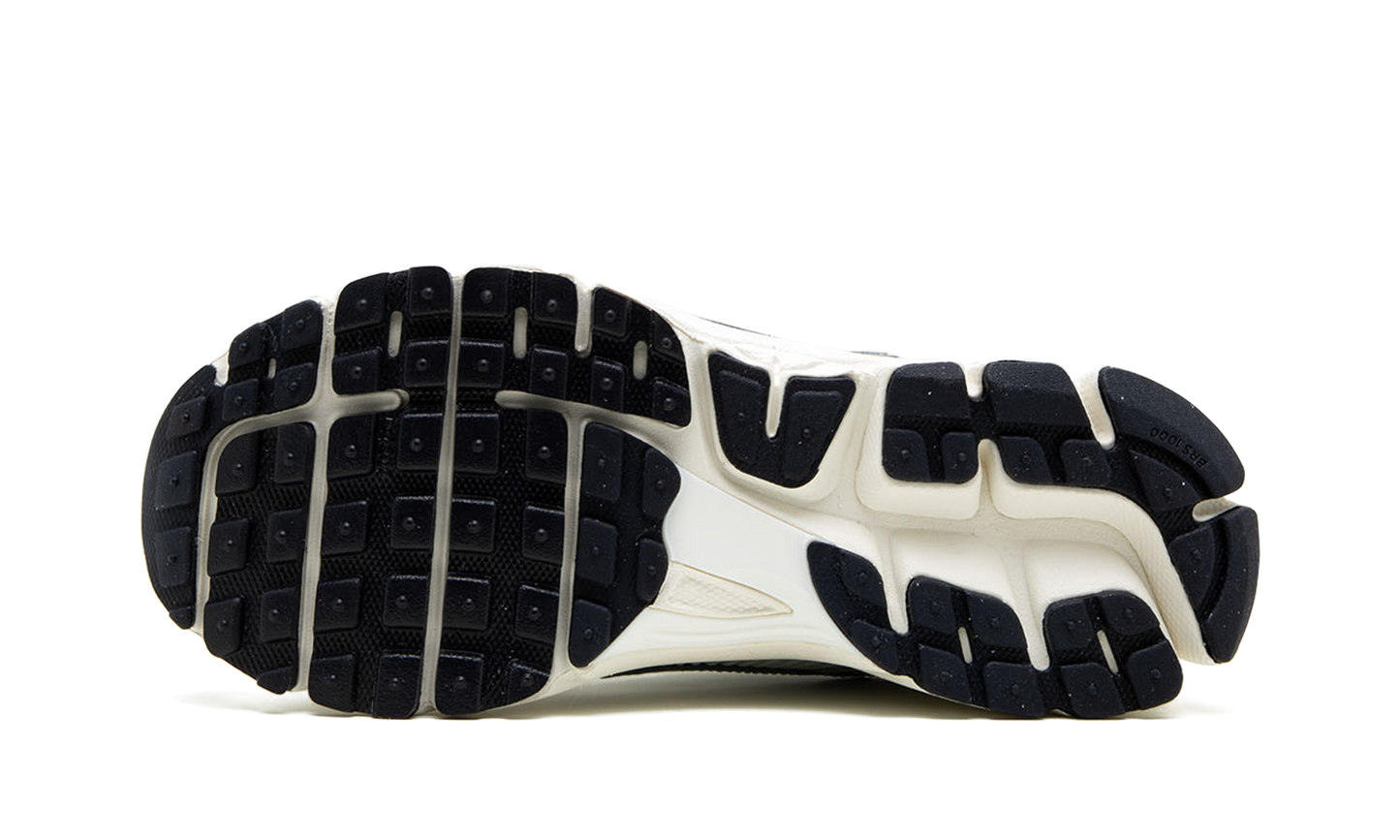 VOMERO 5 MNS WMNS "Photon Dust"