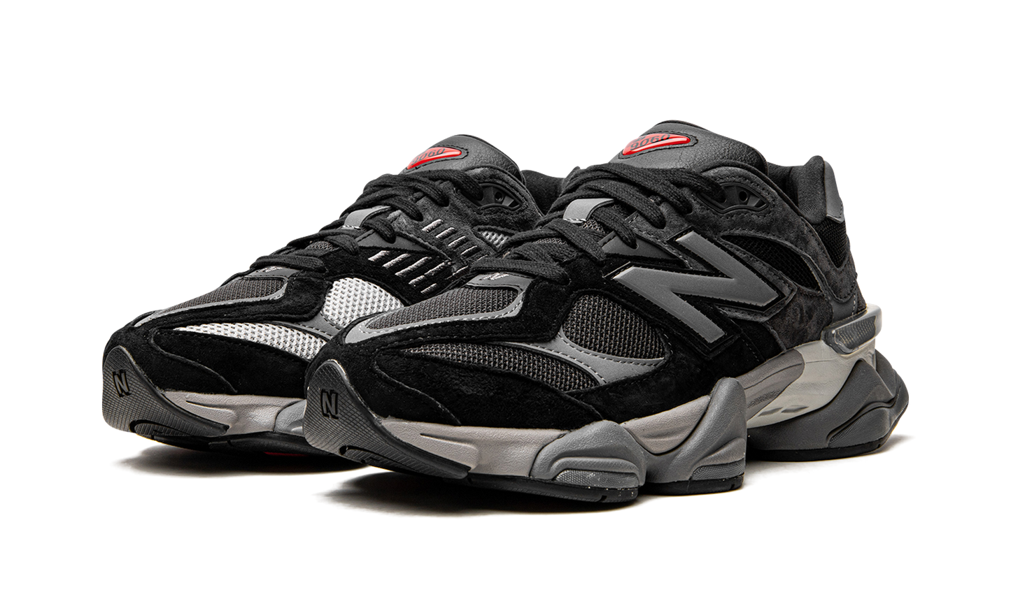 9060 "Black/Castlerock"