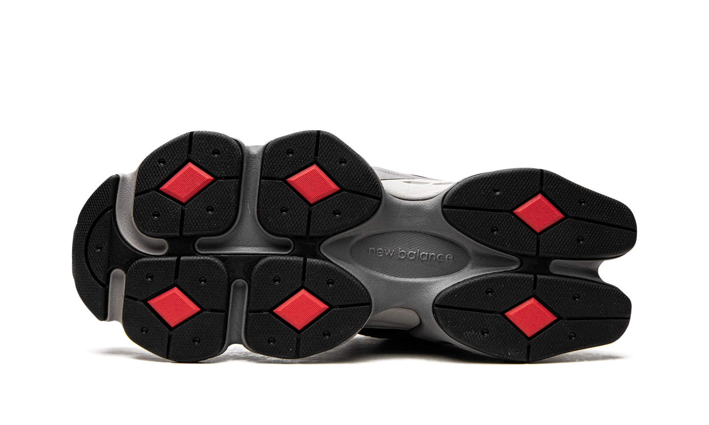 9060 "Black/Castlerock"