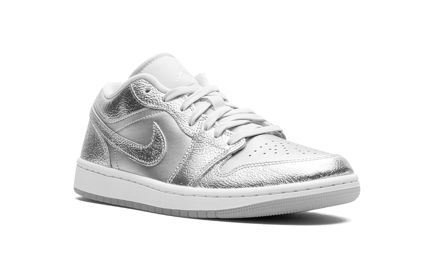 Air Jordan 1 Low SE WMNS "Metallic Silver"
