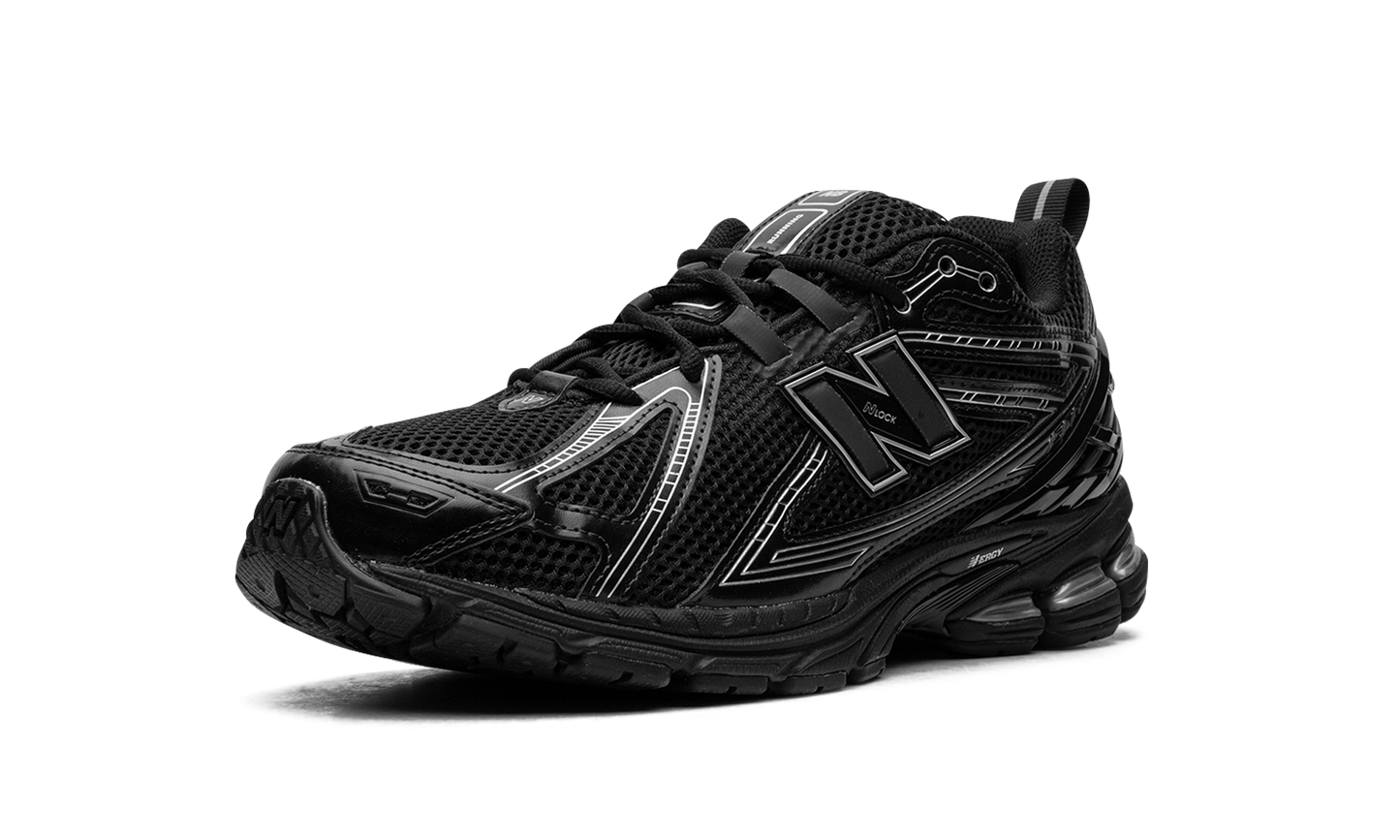 1906R "Black / Silver"