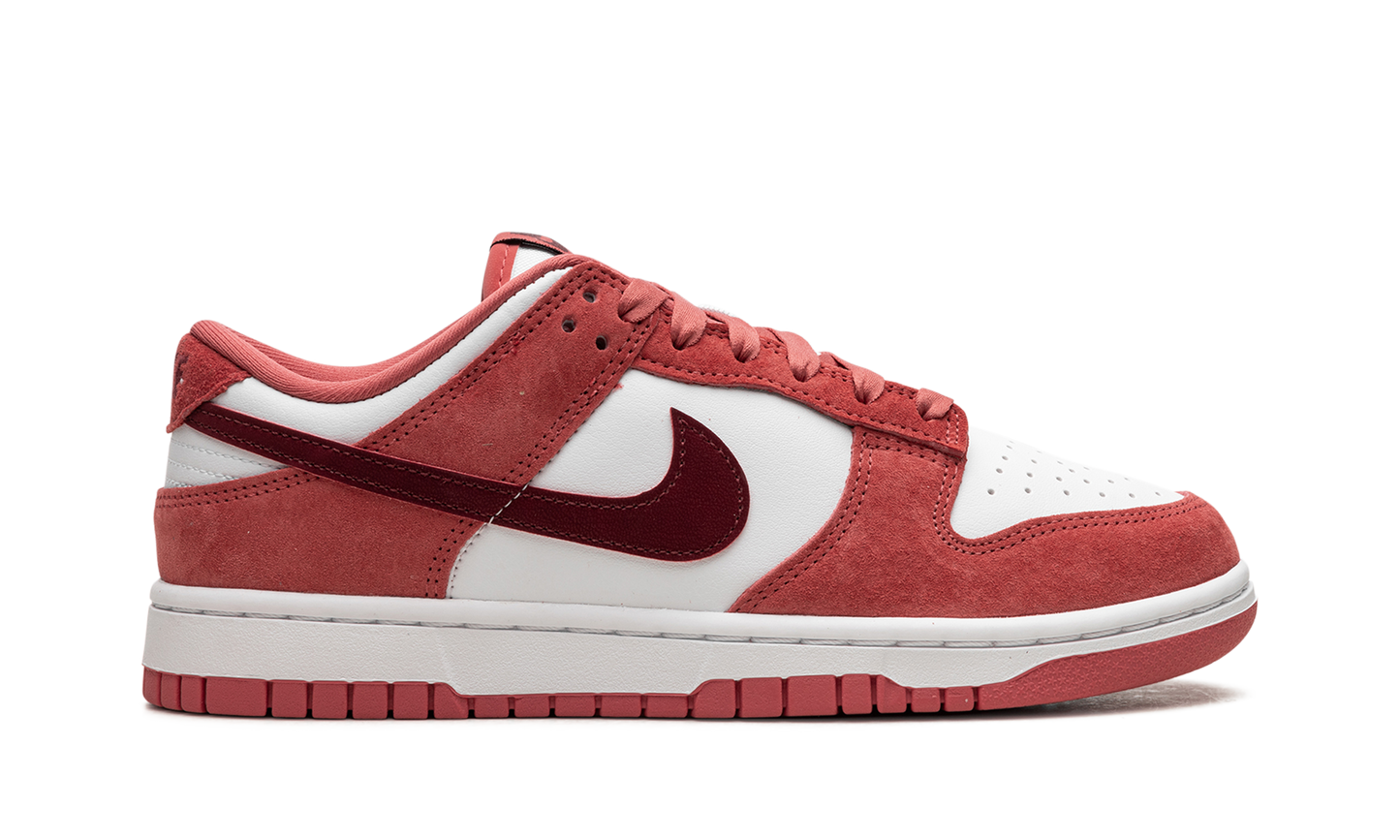 DUNK LOW WMNS "Valentine's Day"