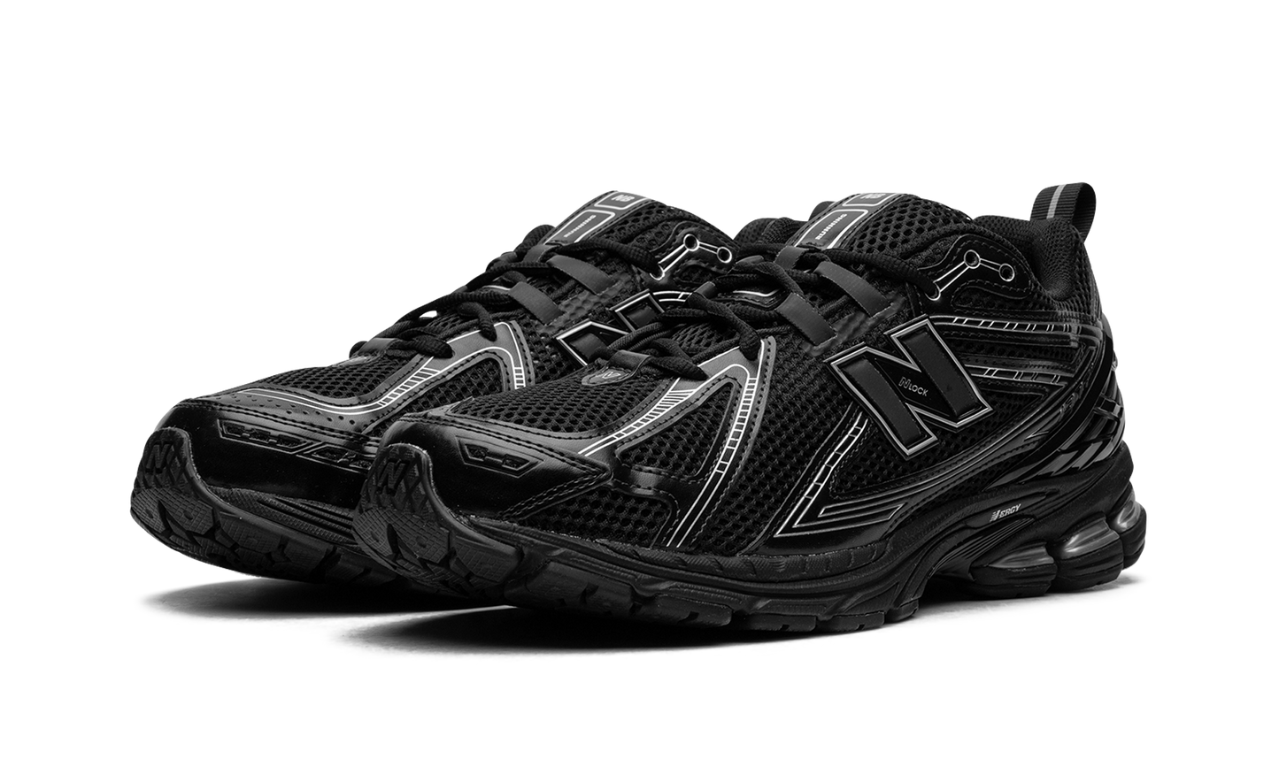 1906R "Black / Silver"