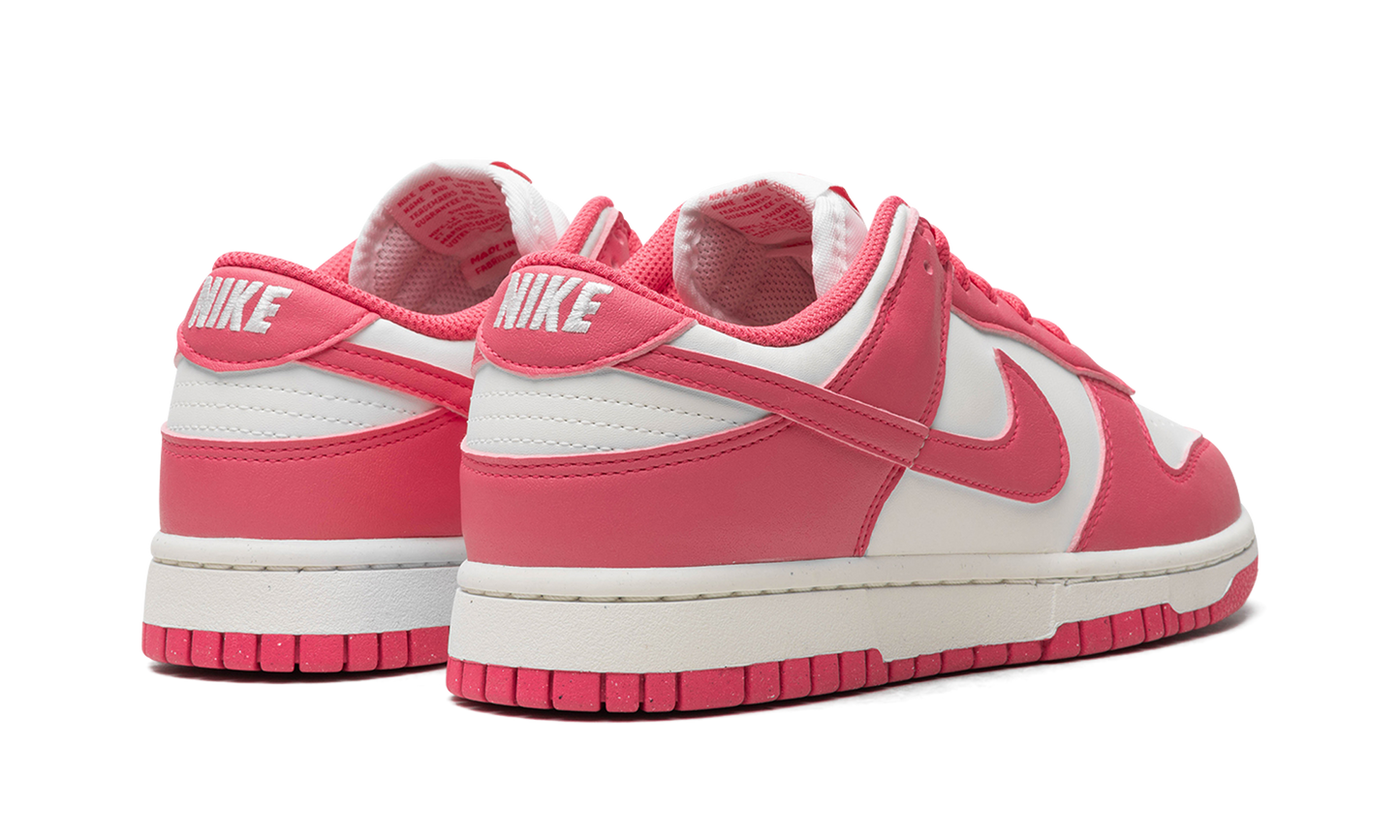 Nike Dunk Low. WMNS "Pink"