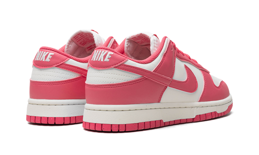 Nike Dunk Low. WMNS "Pink"