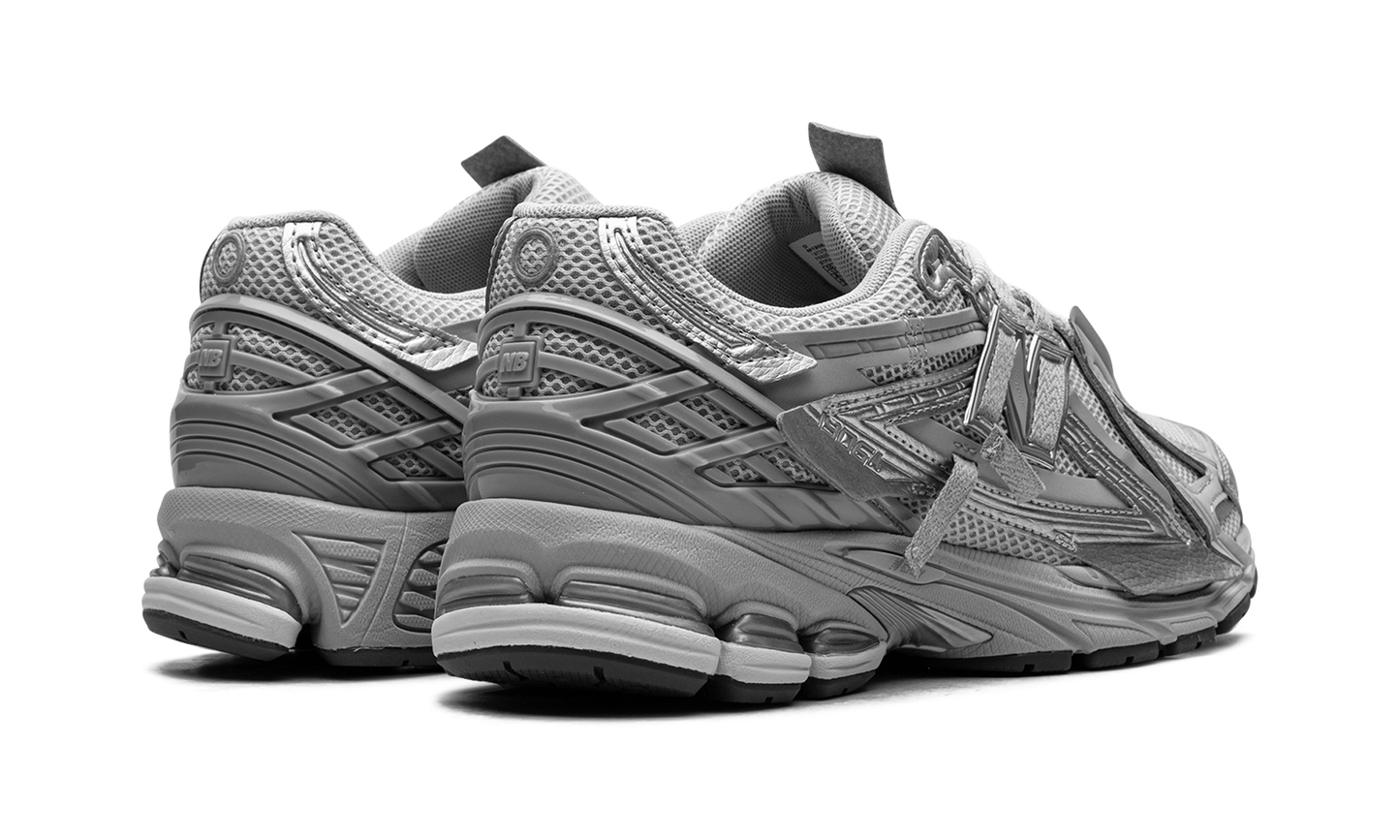 1906A "Concrete Silver Metallic"