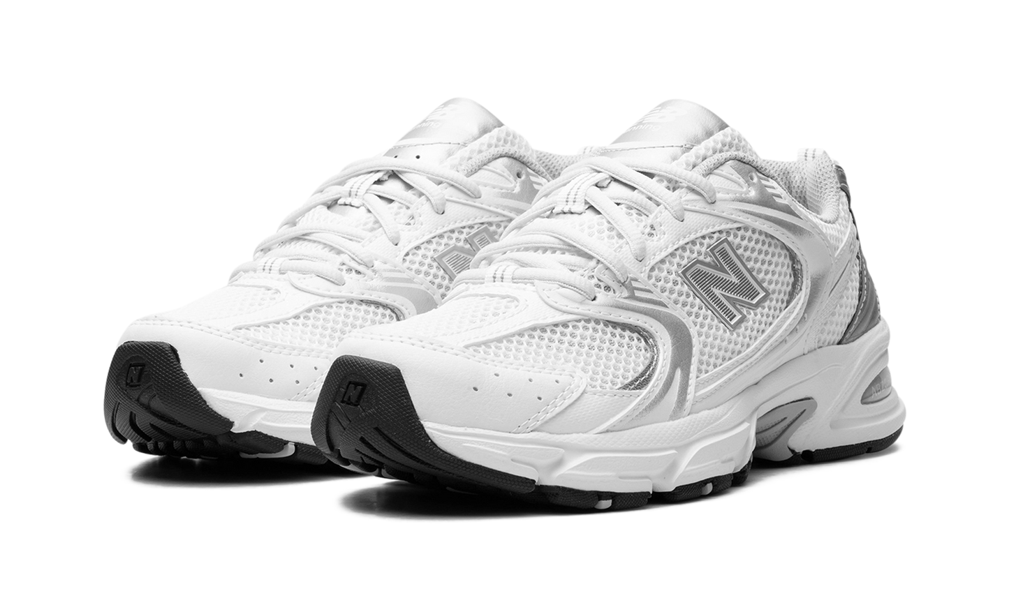 530 "White / Silver"