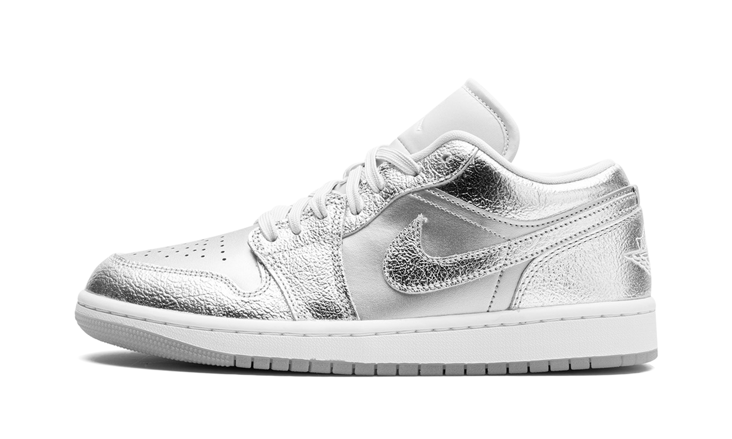 Air Jordan 1 Low SE WMNS "Metallic Silver"