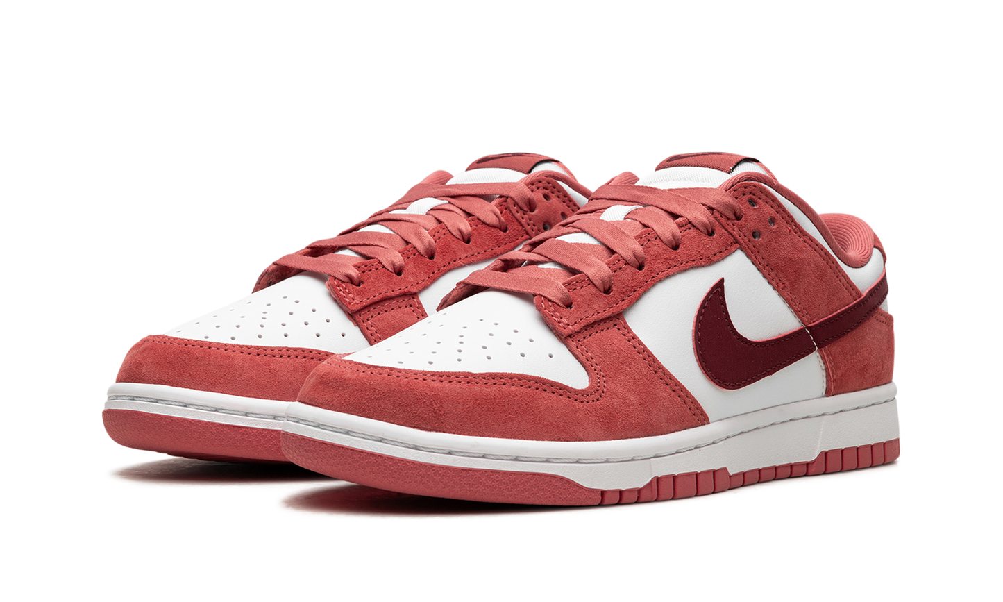DUNK LOW WMNS "Valentine's Day"
