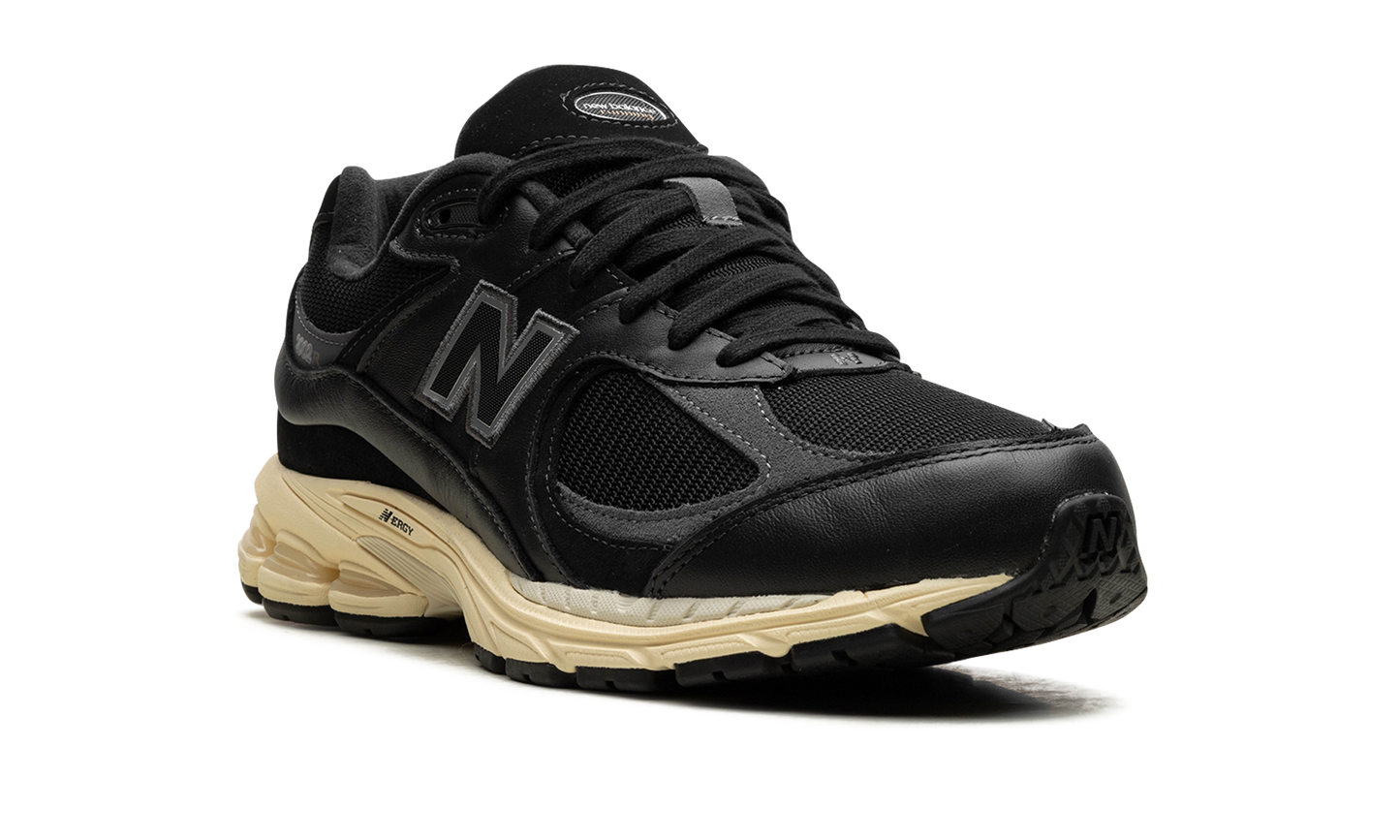 M2002R "Vintage Black White"