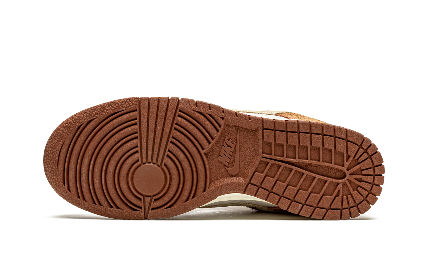 Dunk Low PRM "Medium Curry"