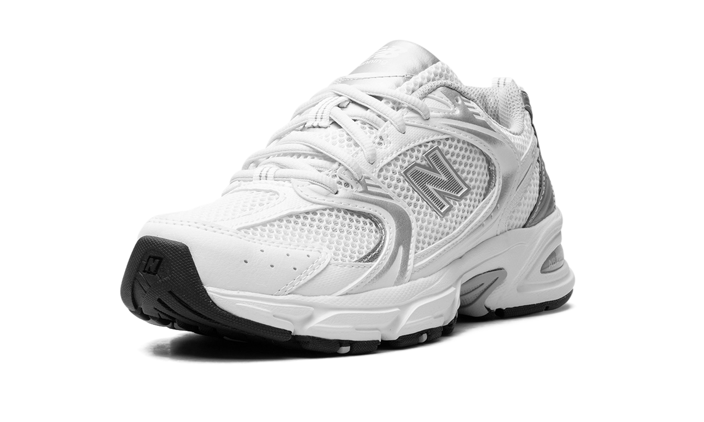 530 "White / Silver"